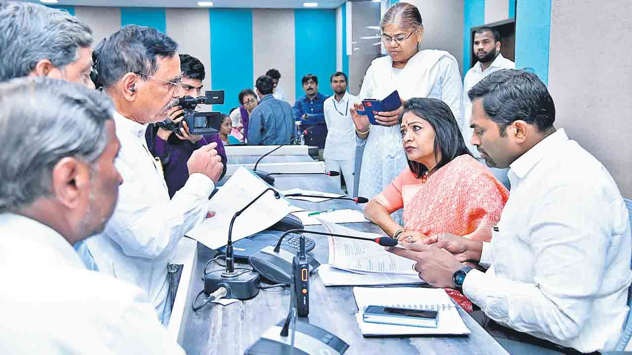 18 ఫోన్‌ కాల్స్‌.. 188 దరఖాస్తులు