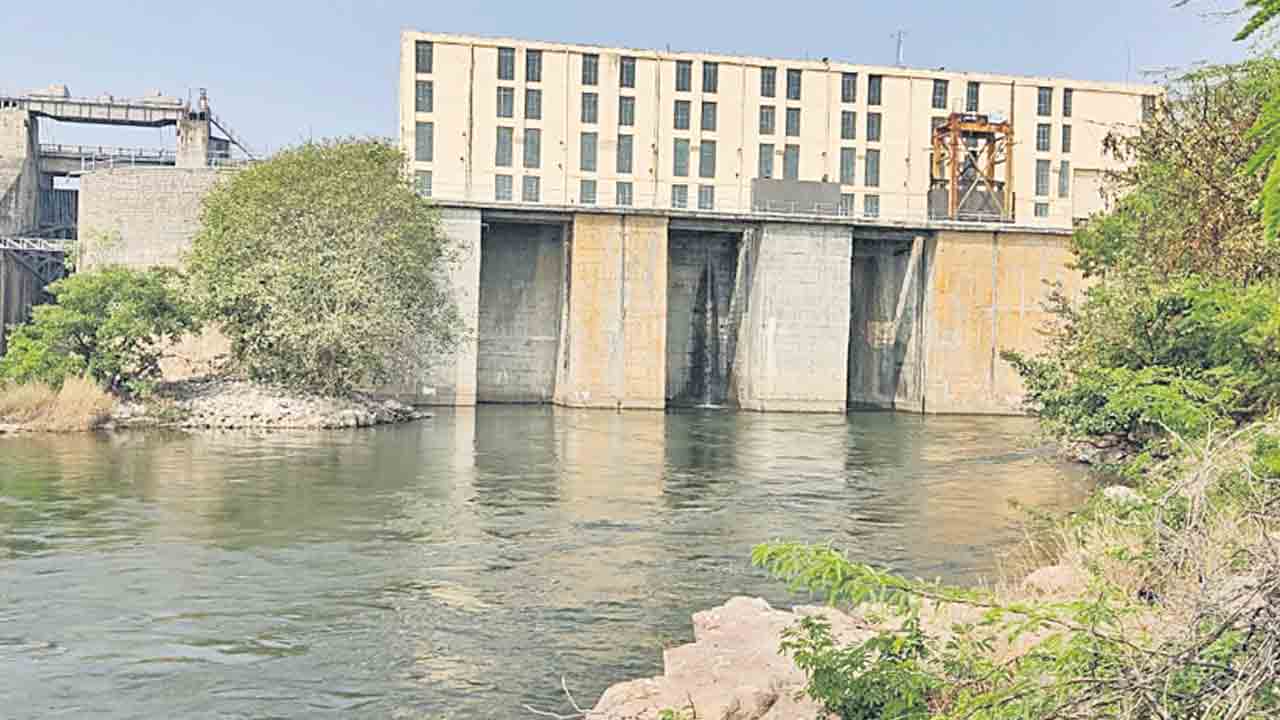 సింగూరు నీటి విడుదల