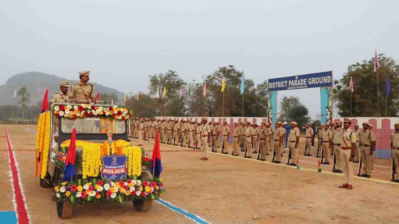 ప్రజాసేవే లక్ష్యంగా పని చేయాలి