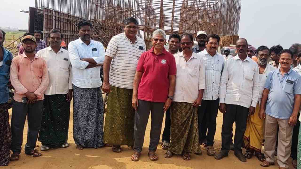 సర్వీస్‌ రోడ్డు కోసం ఆందోళన