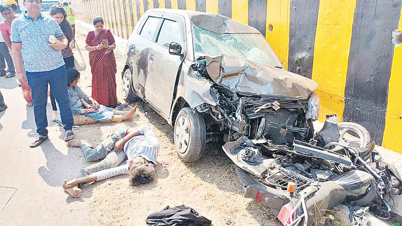 రక్తమోడిన రహదారులు