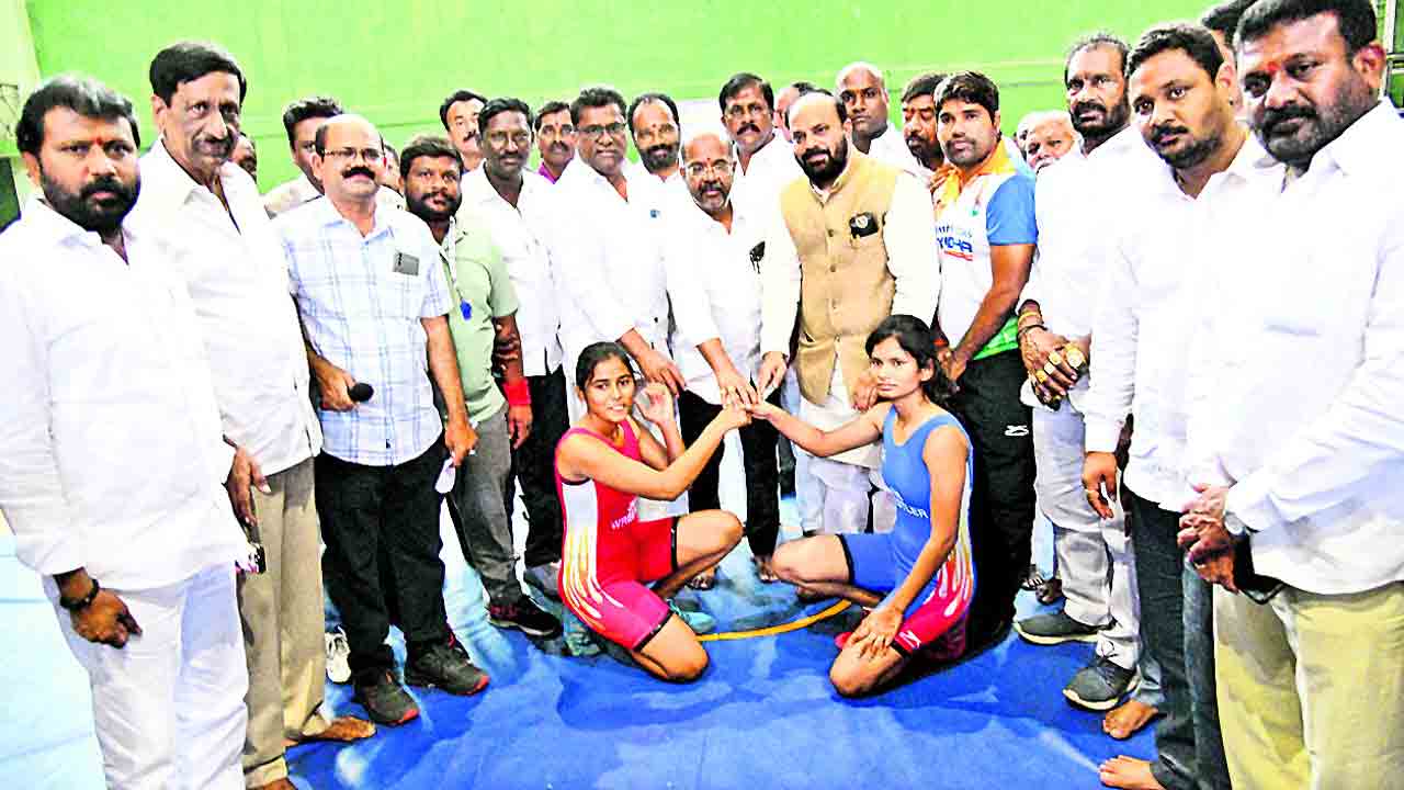 ఉల్లాసంగా.. ఉత్సాహంగా