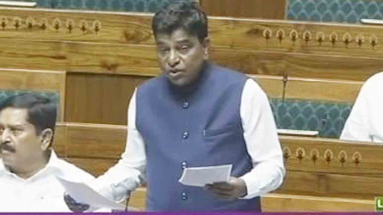 రైల్వేలైన్‌ అలైన్‌మెంట్‌ మార్చాల్సిందే..