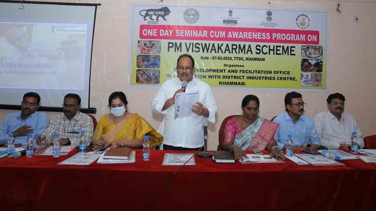 వృత్తిదారుల ఆర్థికాభివృద్ధికి సహకారం