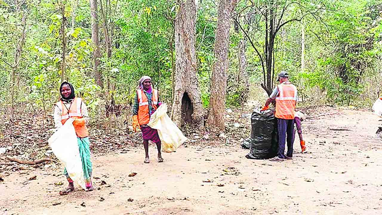 మేడారంలో శ్రమ దోపిడీ