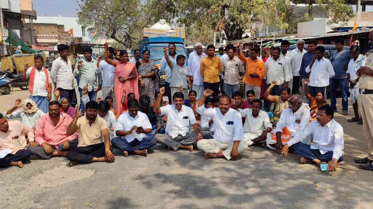 బైపాస్‌ రోడ్డు పనులు ఆపాలి