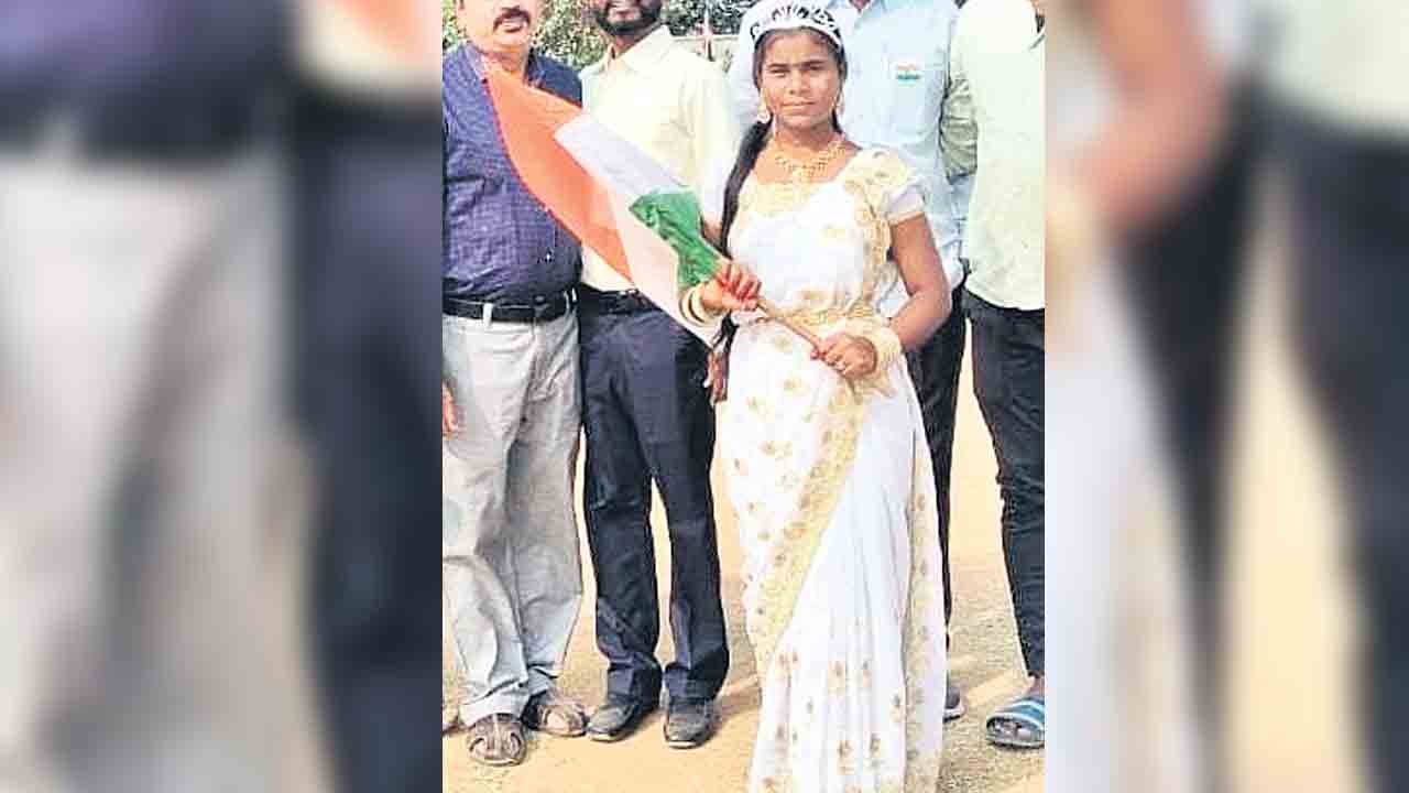 బడికి వెళ్లమని మందలించినందుకు