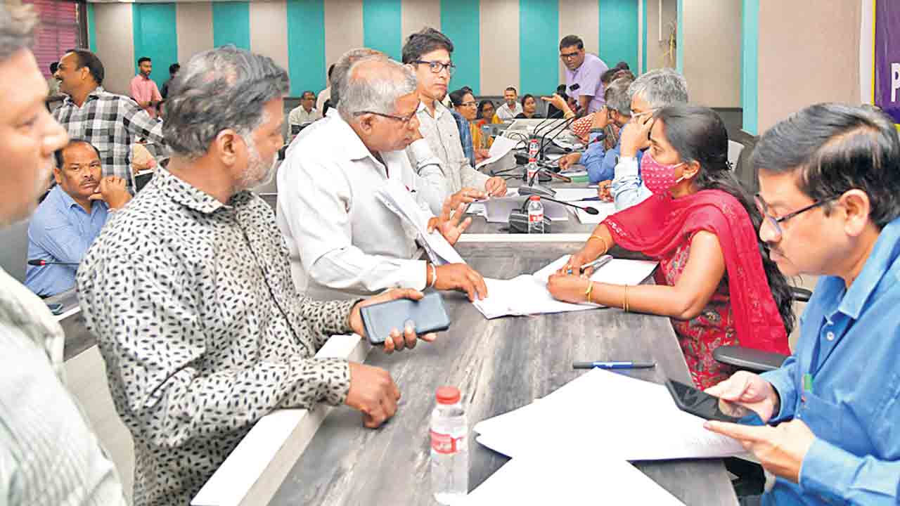 ప్రజావాణి ఆర్టీలను పరిష్కరించాలి