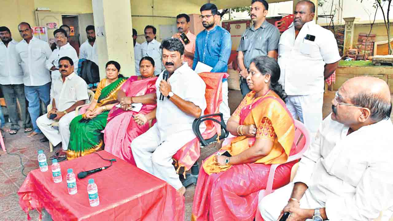 మేడ్చల్‌ జిల్లా నుంచి పదివేల మంది..