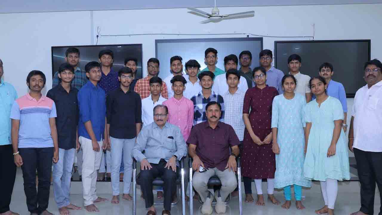 జేఈఈ మెయిన్స్‌ ఫలితాల్లో ప్రైవేట్‌ కళాశాలల సత్తా