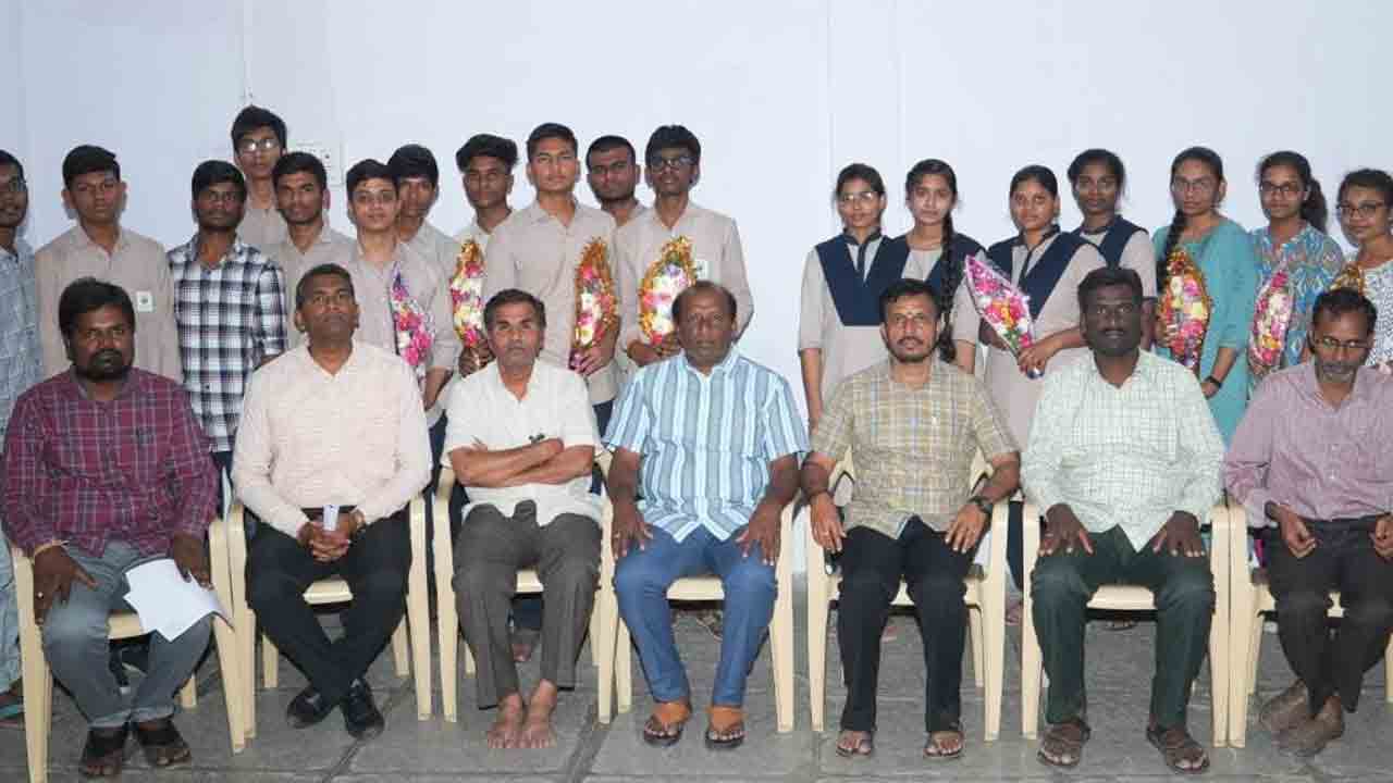 జేఈఈ ఫలితాల్లో ‘ప్రతిభ’ విజయ దుందుభి