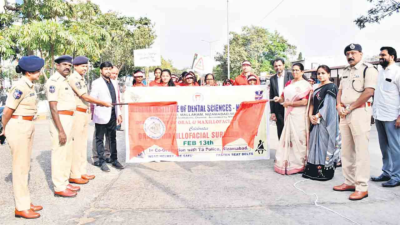 ట్రాఫిక్‌ నిబంధనలు పాటించాలి