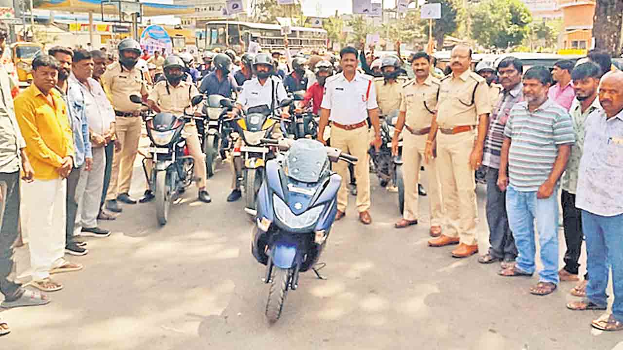 ముగిసిన రోడ్డు భద్రతా మాసోత్సవాలు