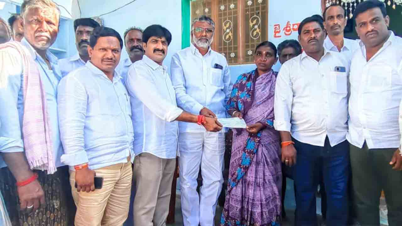 కార్యకర్తలకు బీఆర్‌ఎస్‌ అండ