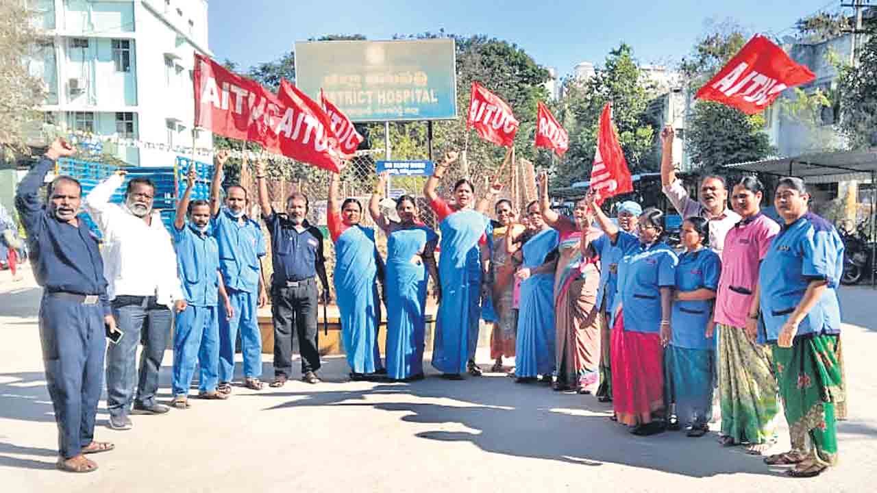 జీతాలివ్వండి సారూ!