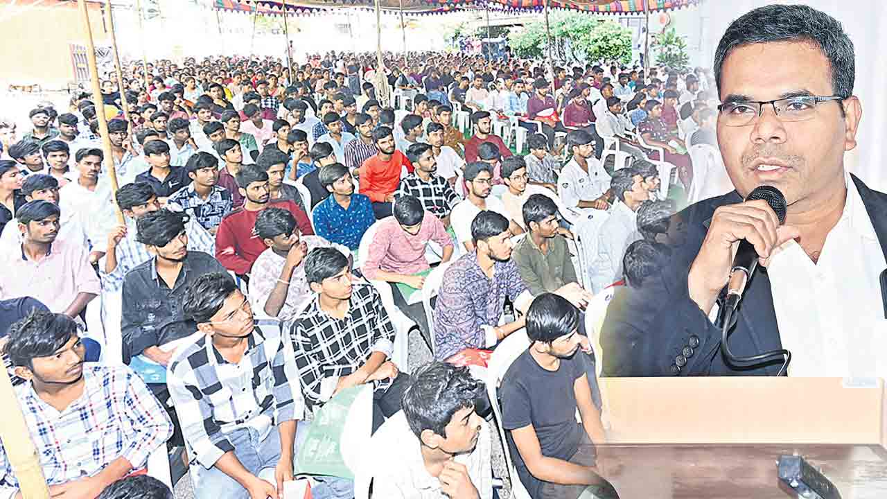 లక్ష్యంతో చదివితే విజయం మీదే..