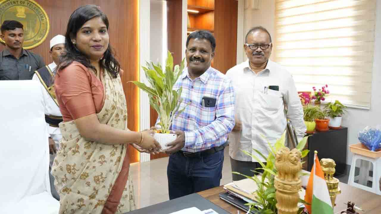 బాధ్యతలు చేపట్టిన జిల్లా అధికారులు