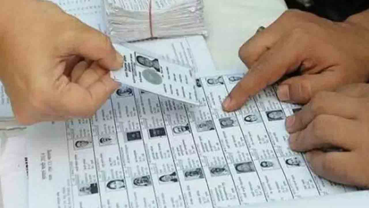 ఓటరుగా నమోదు చేసుకోవాలి