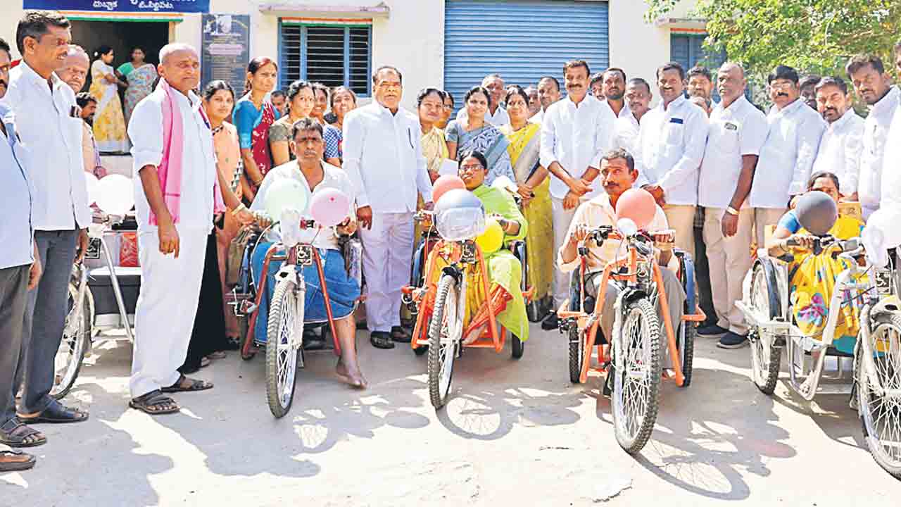 హంగుఆర్భాటాలకే కాంగ్రెస్‌ పరిమితం