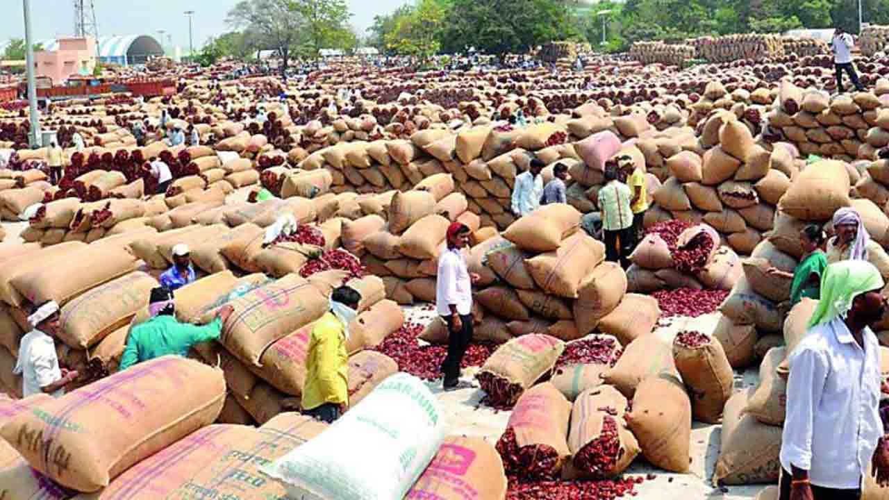 ఎనుమాముల మార్కెట్‌కు ఐదు రోజులు సెలవు