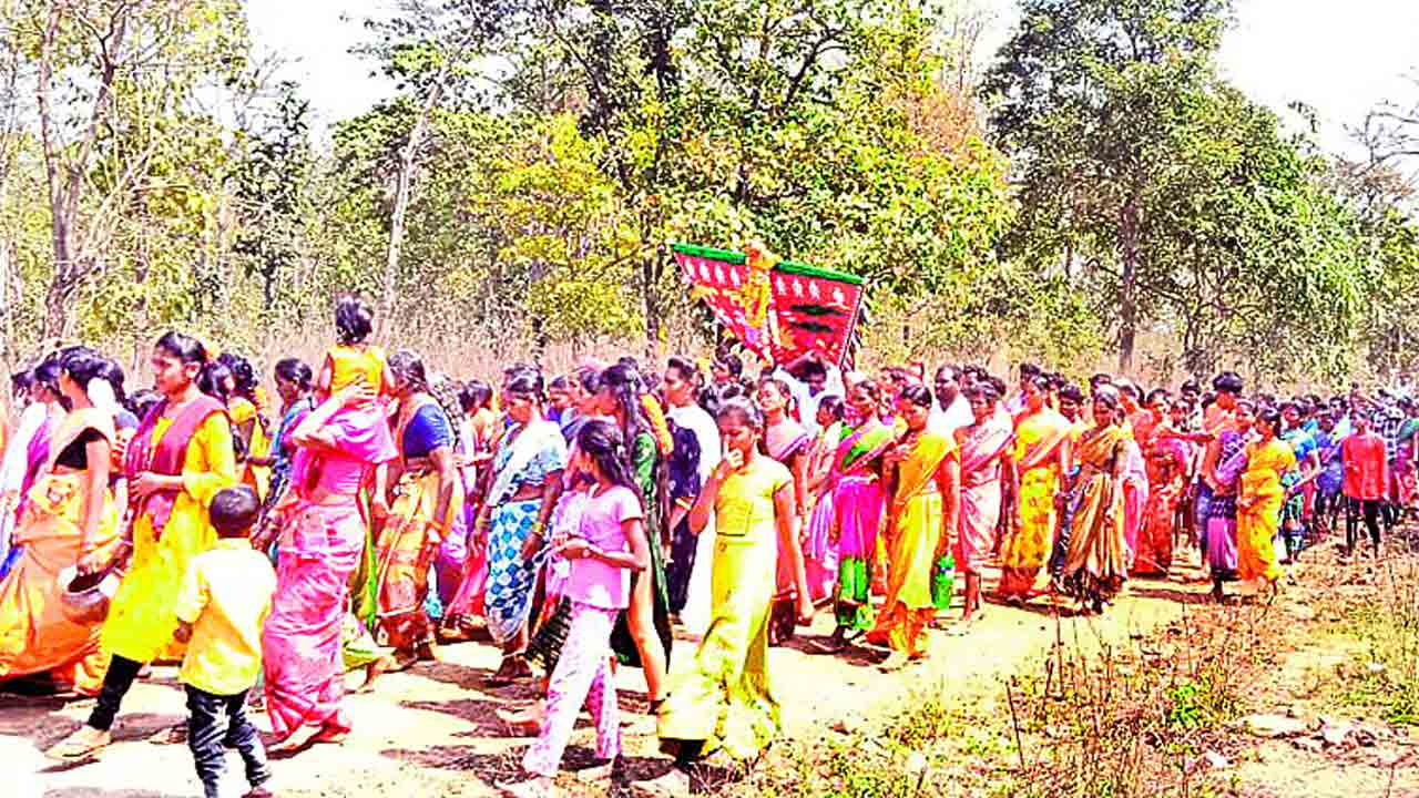 మేడారానికి పగిడిద్దరాజు పయనం