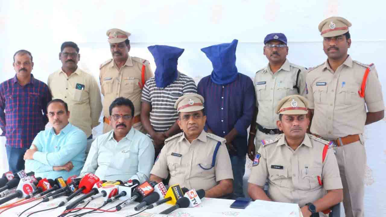 ఇద్దరు నిందితుల అరెస్టు