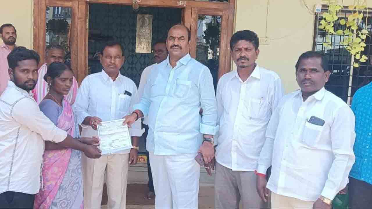 కార్యకర్తలకు అండగా ఉంటాం