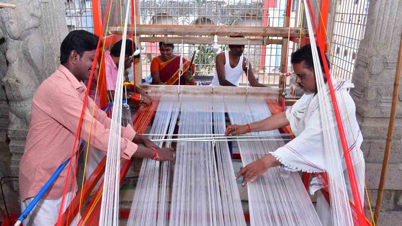 చెన్నకేశవుడికి ఏరువాడ పంచె