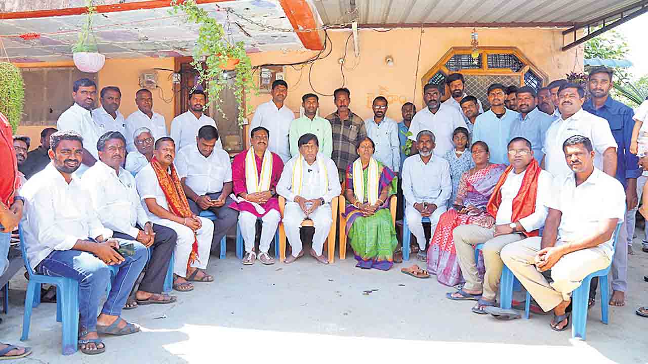 కాంగ్రెస్‌వన్నీ ఆచరణ సాధ్యంకాని హామీలే