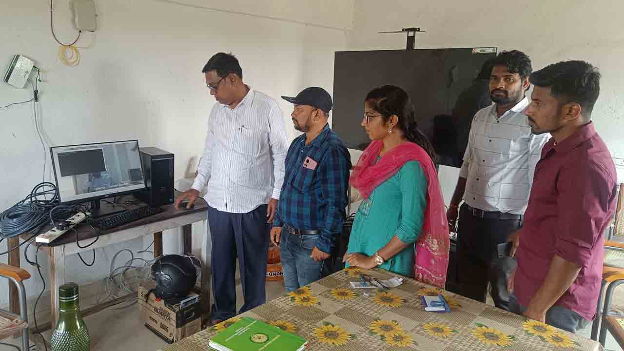 రైతులతో వీడియో కాన్ఫరెన్స్‌