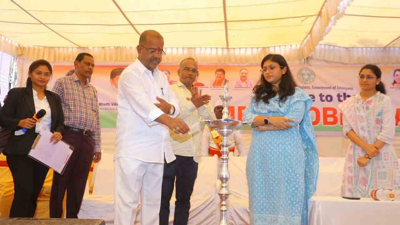 జాబ్‌మేళాను సద్వినియోగం చేసుకోవాలి