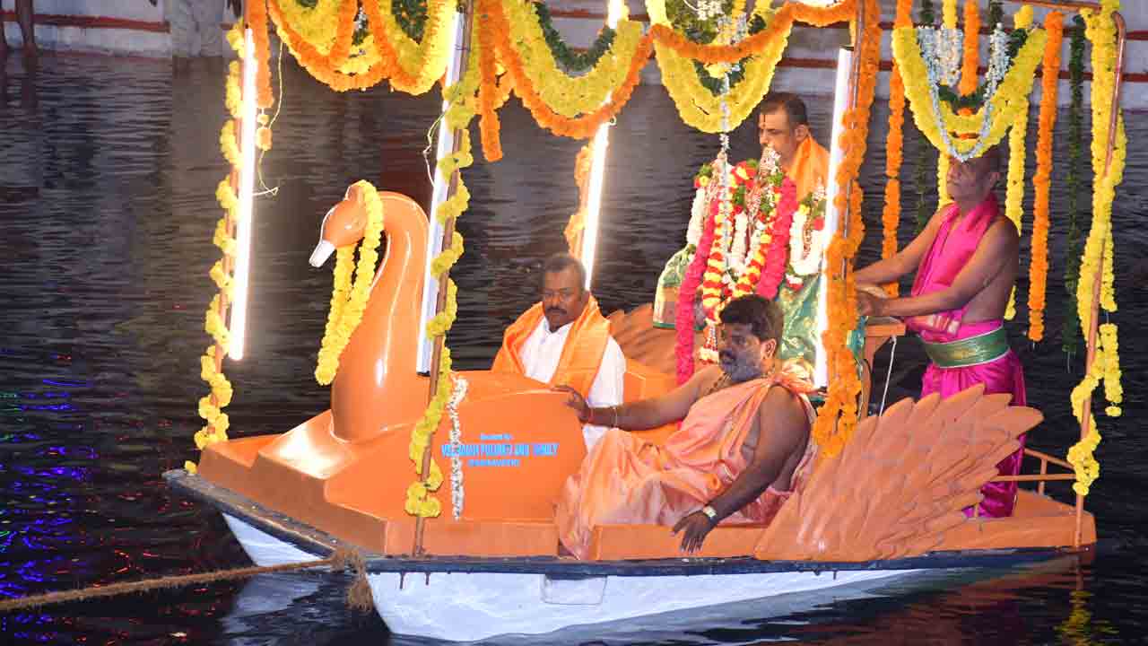 వైభవంగా తెప్పోత్సవం