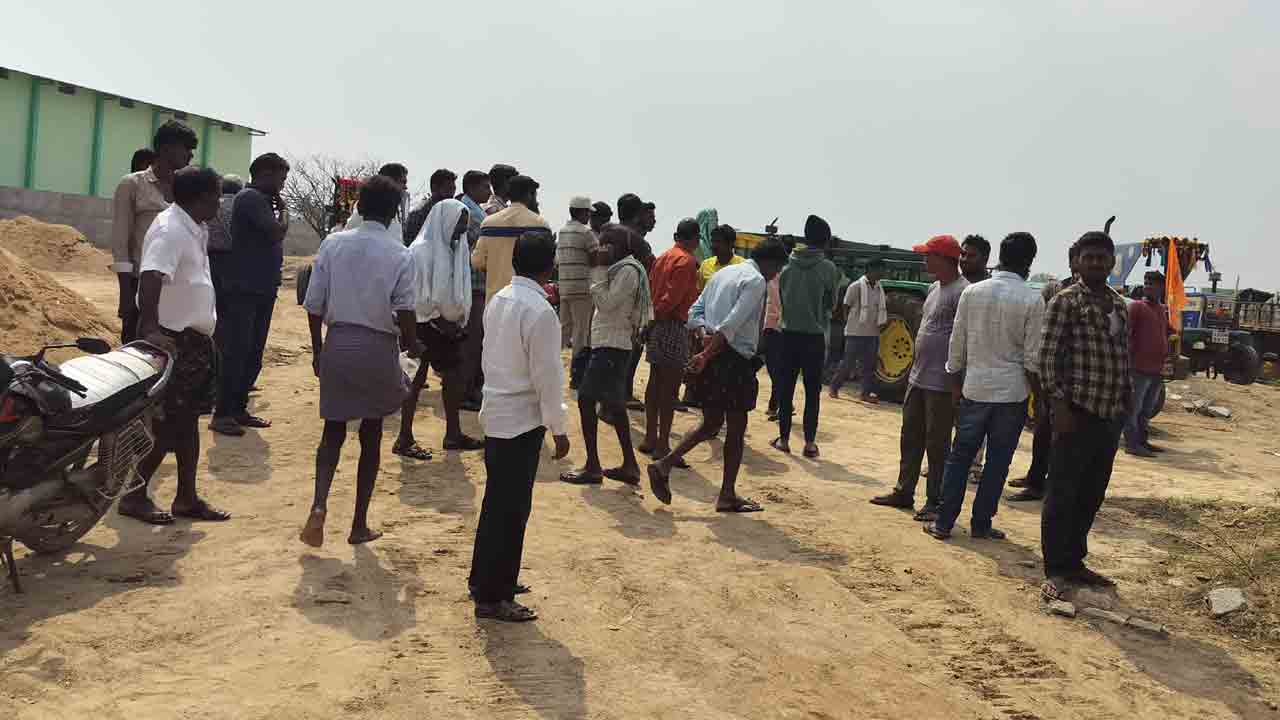 ఇసుక అక్రమ రవాణాపై ఆగ్రహం