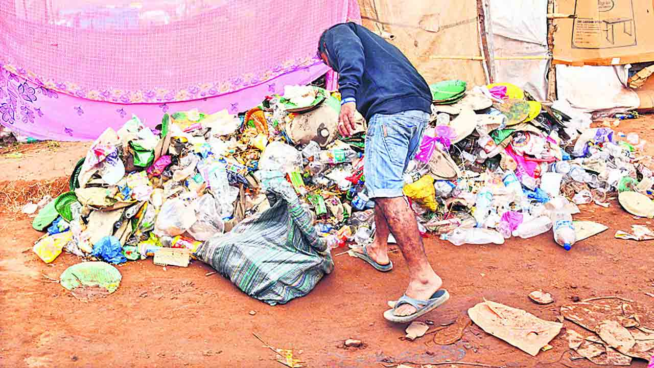 కంపు.. కంపు