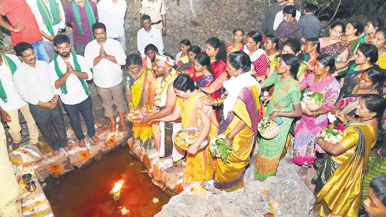 అభిషేకించి.. పూజలు చేసి..