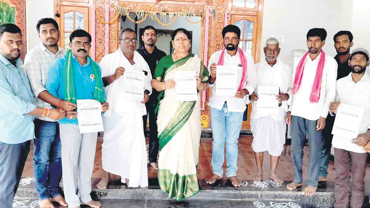 పూలాజీ బాబా బాటలో నడవాలి