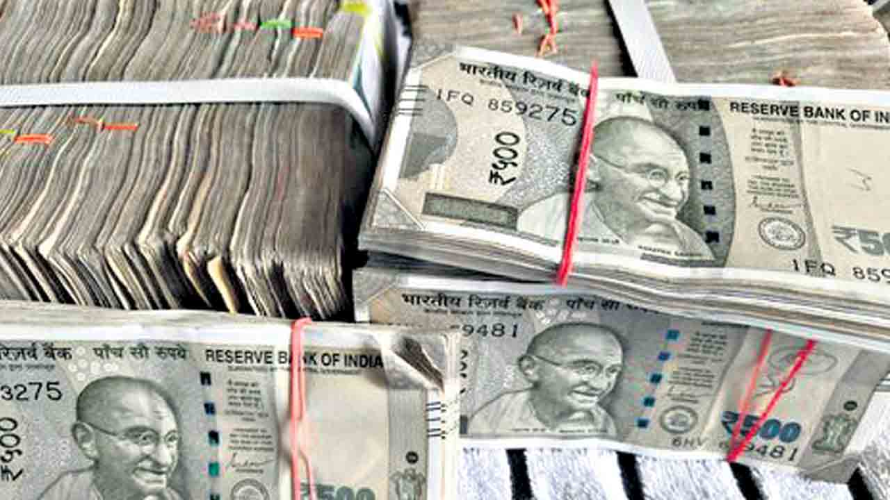 Rangareddy | లంచం ఇస్తావా బ్లాక్‌ చేయమంటావా?.. భూ రిజిస్ట్రేషన్‌ దరఖాస్తుదారుడికి ధరణి ఆపరేటర్‌ వేధింపులు