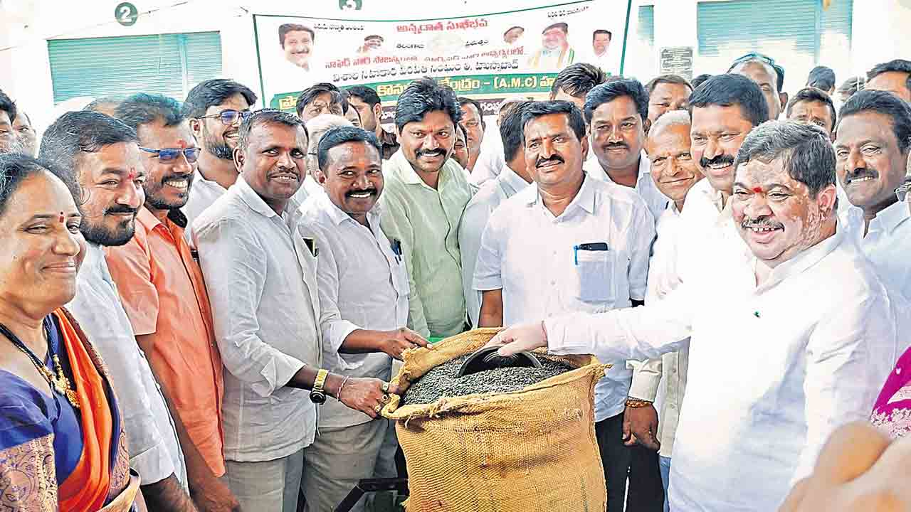 ప్రజలను మోసం చేసేందుకే బీజేపీ ప్రజాహిత యాత్రలు