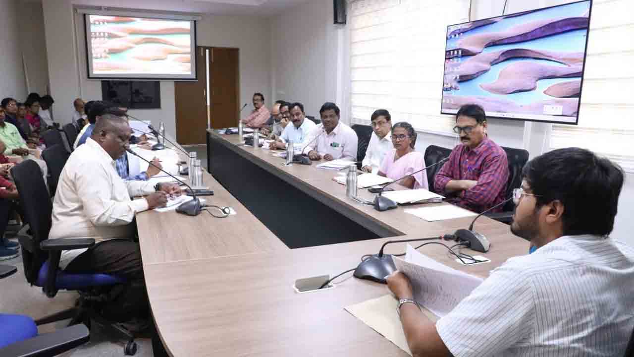 పది, ఇంటర్‌ వార్షిక పరీక్షలు పకడ్బందీగా నిర్వహించాలి : కలెక్టర్‌