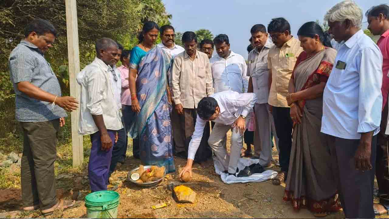 గ్రామీణ ప్రాంతాల్లో సీసీ రోడ్లు