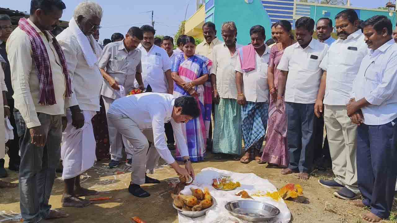 అంతర్గత రోడ్ల అభివృద్ధికి కృషి