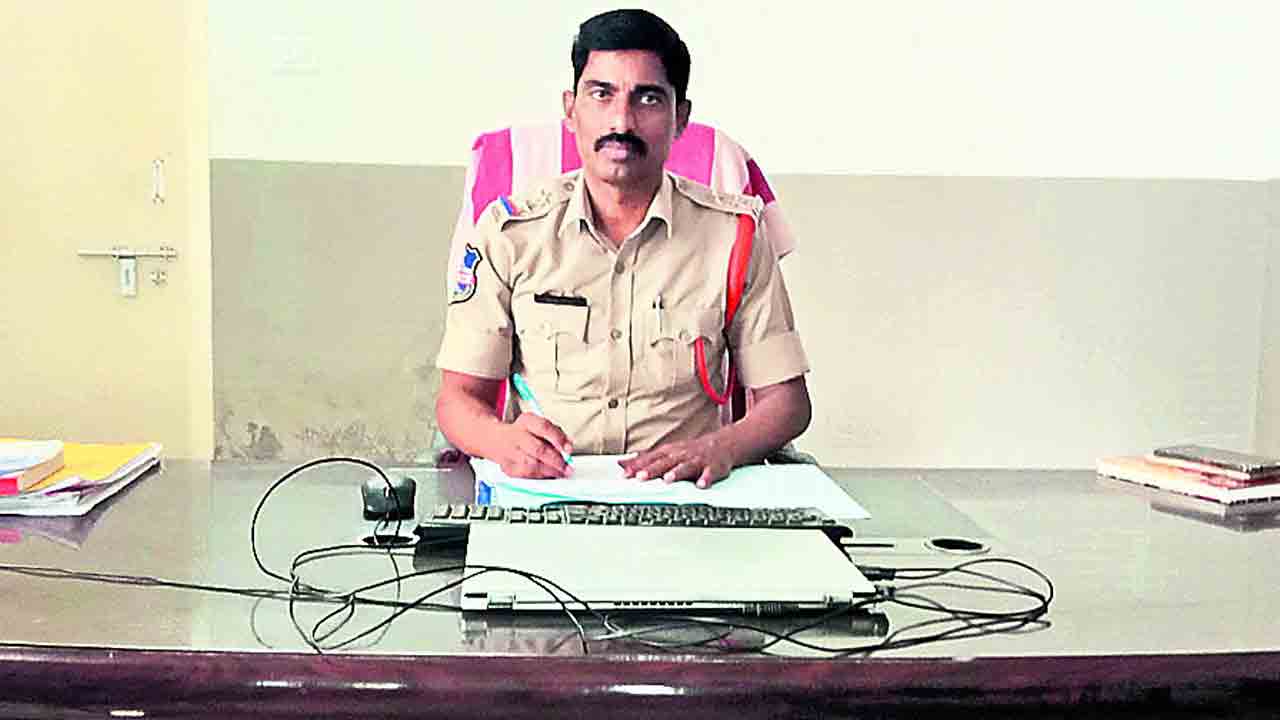 ఆత్మకూరు ఎస్‌ఐ సస్పెన్షన్‌