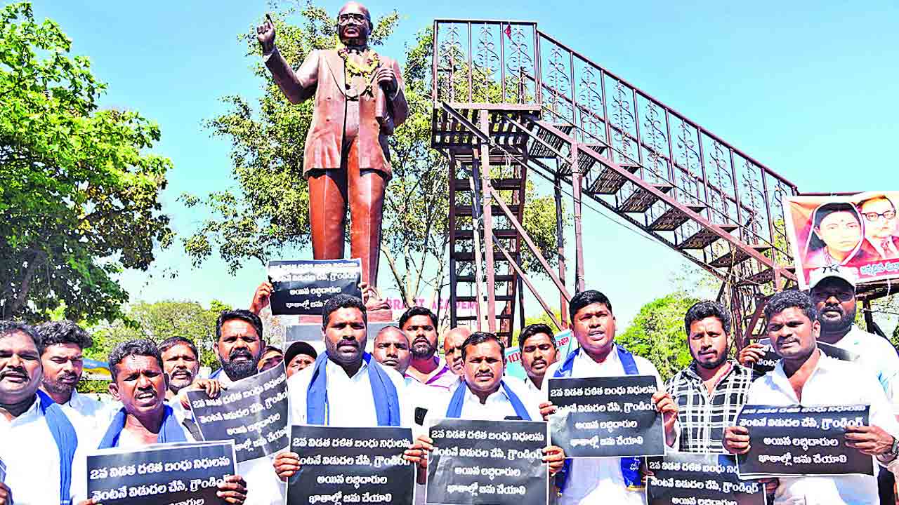 దళితబంధు ఇవ్వాల్సిందే