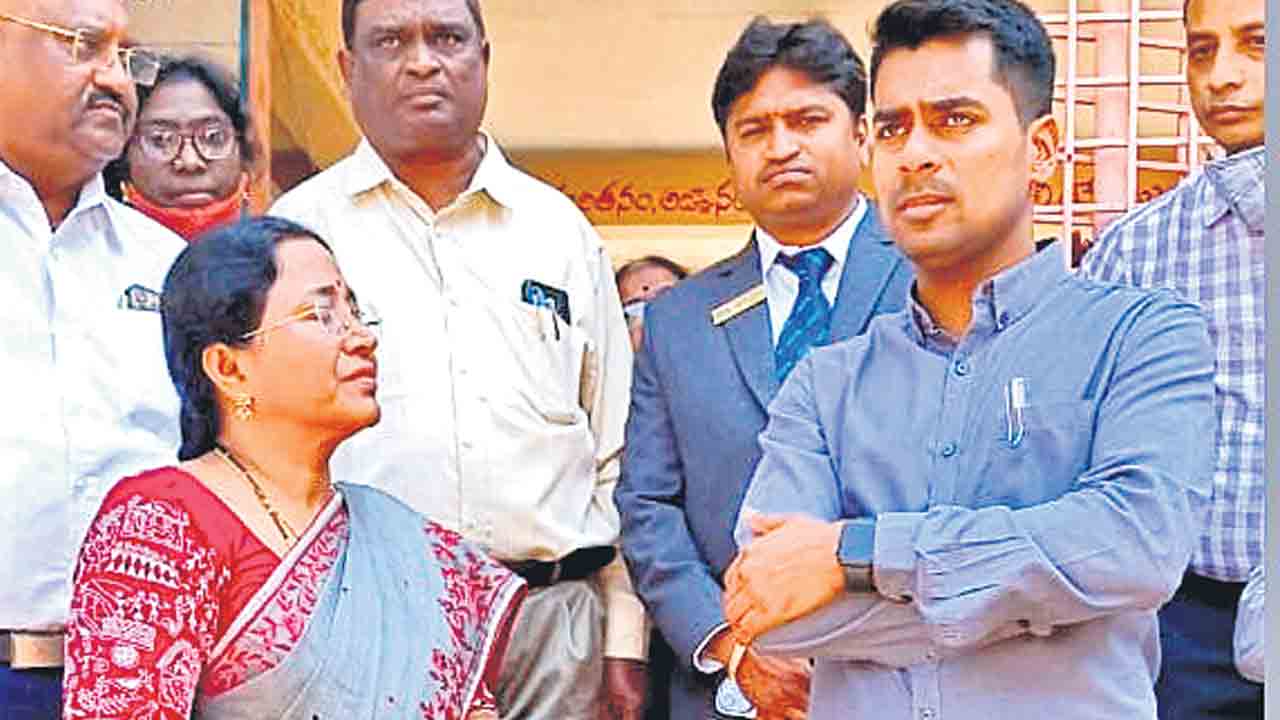 పది పరీక్షల్లో ఉత్తమ ఫలితాలు సాధించాలి