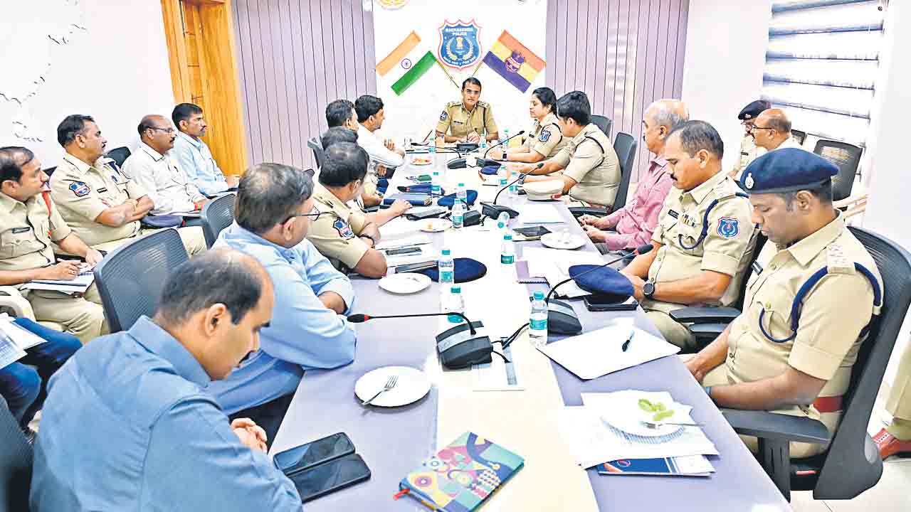 సెలబ్రిటీ క్రికెట్‌ మ్యాచ్‌కు పటిష్ట బందోబస్తు