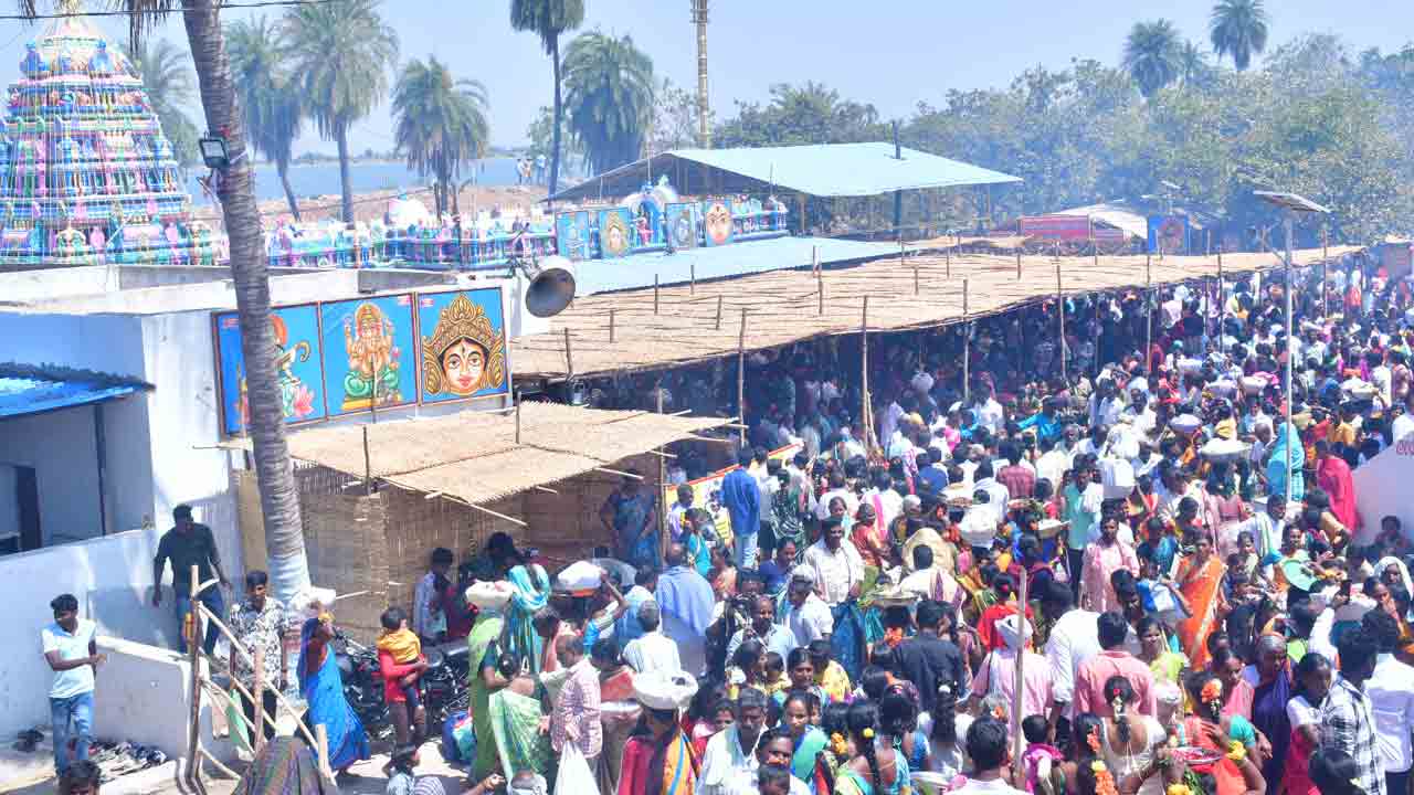 జములమ్మ క్షేత్రం.. జనసంద్రం