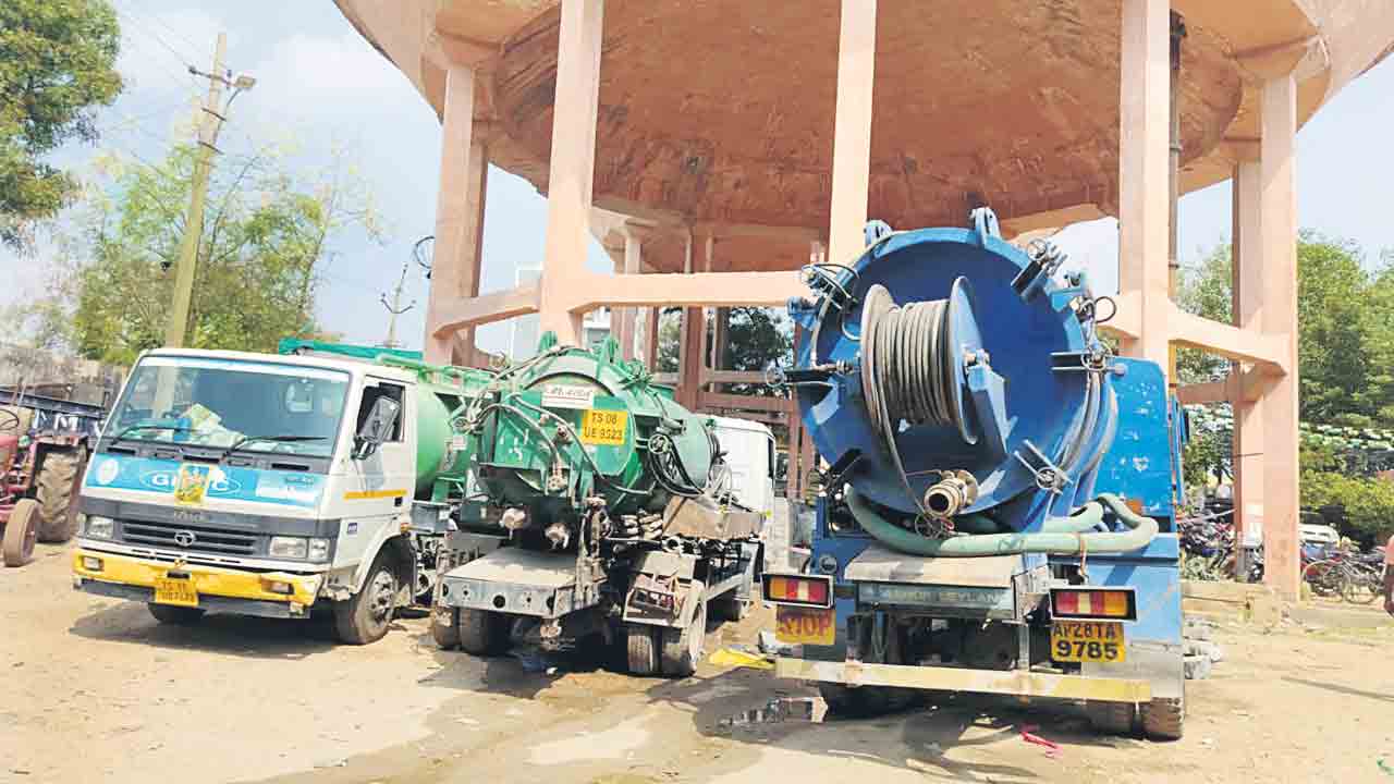 బిల్లులు ఇచ్చేదాకా.. పూడిక తియ్యం