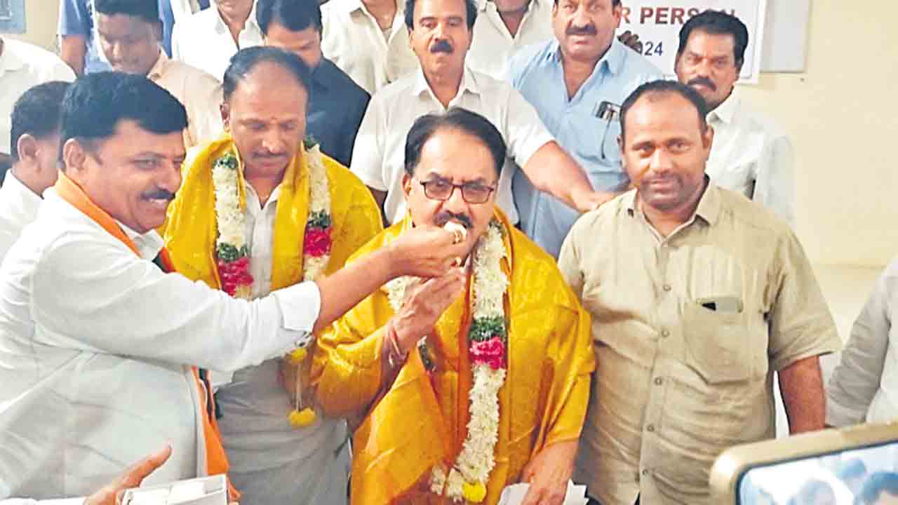 ‘ఖేడ్‌’ మున్సిపల్‌ చైర్మన్‌గా ఆనంద్‌ షెట్కార్‌