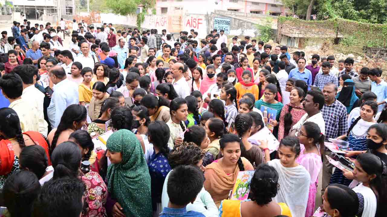 ఇంటర్శీడియట్‌ పరీక్షలు షురూ