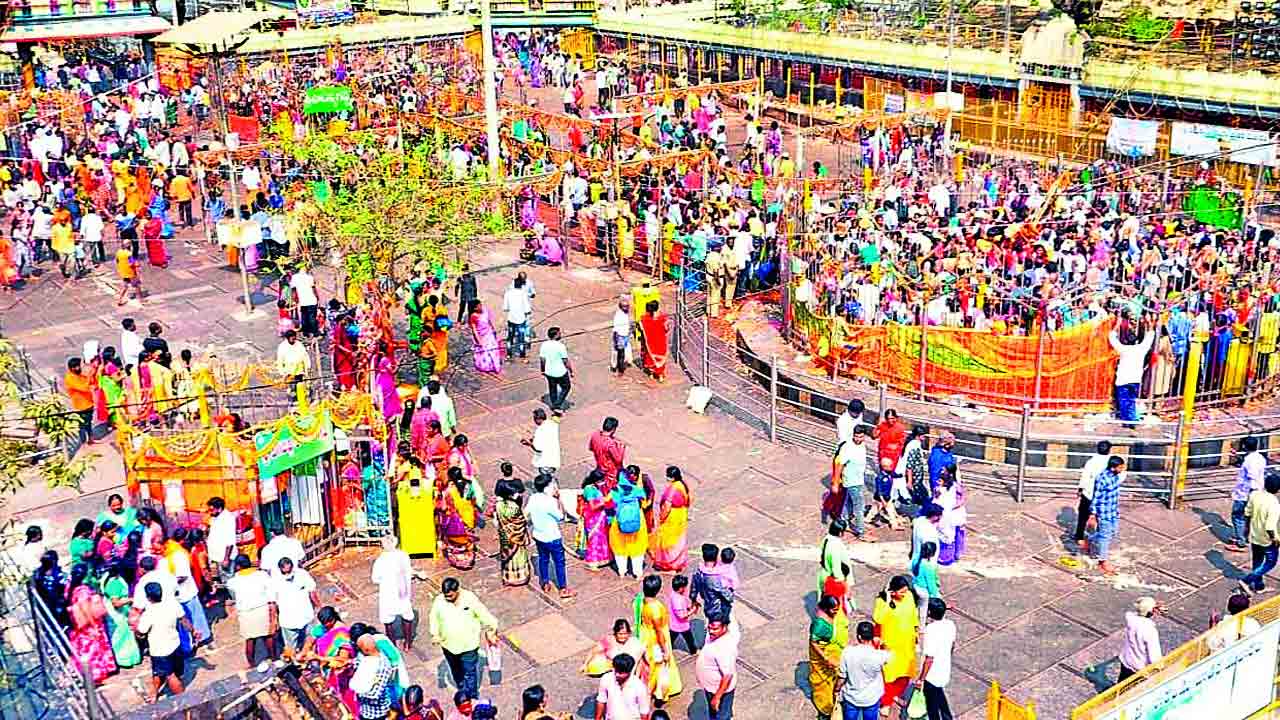 మేడారంలో తిరుగువారం పండుగ